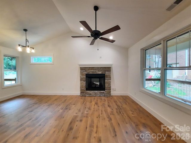 12 Overbrook Place, Asheville, NC 28805