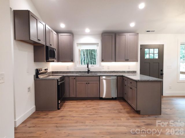 12 Overbrook Place, Asheville, NC 28805