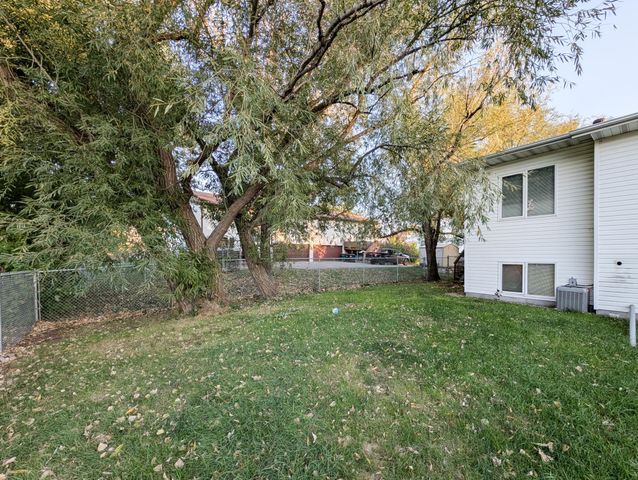 830 12th Avenue W, West Fargo, ND 58078