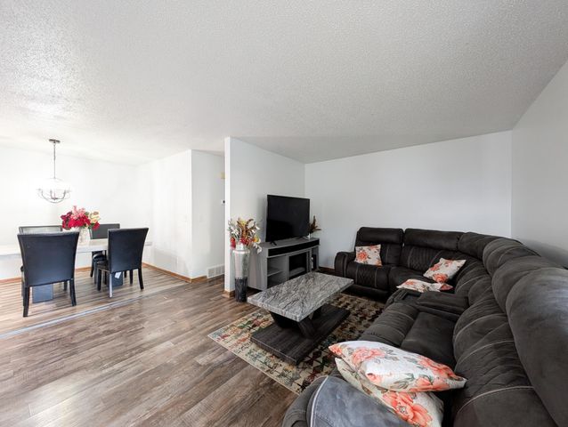 830 12th Avenue W, West Fargo, ND 58078