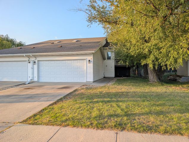 830 12th Avenue W, West Fargo, ND 58078