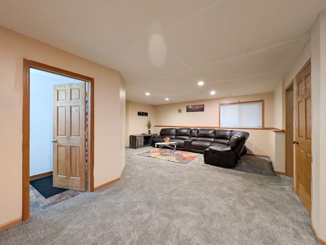 830 12th Avenue W, West Fargo, ND 58078