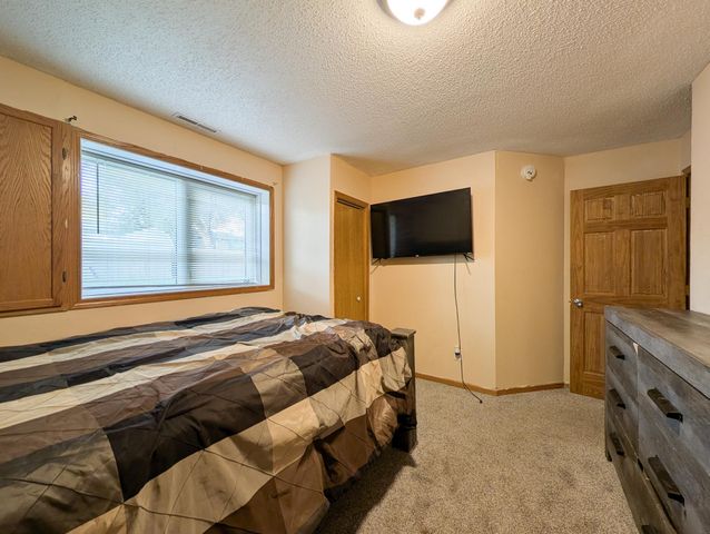 830 12th Avenue W, West Fargo, ND 58078