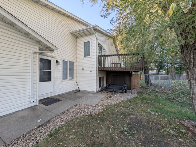 830 12th Avenue W, West Fargo, ND 58078