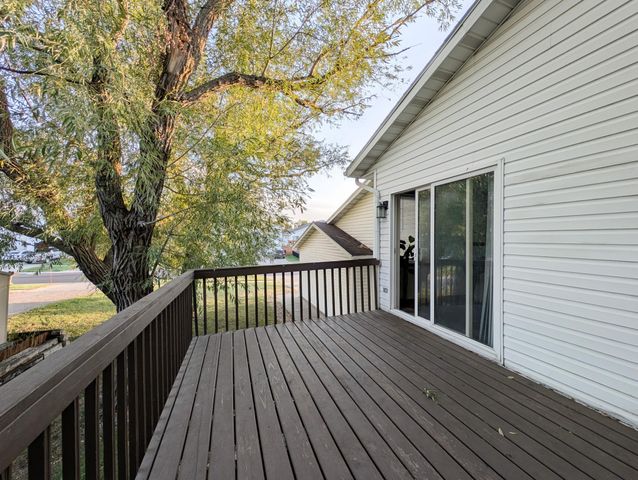 830 12th Avenue W, West Fargo, ND 58078