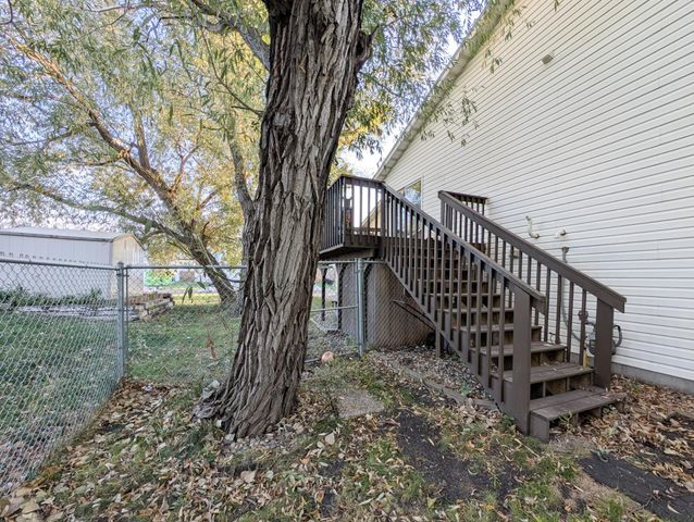 830 12th Avenue W, West Fargo, ND 58078