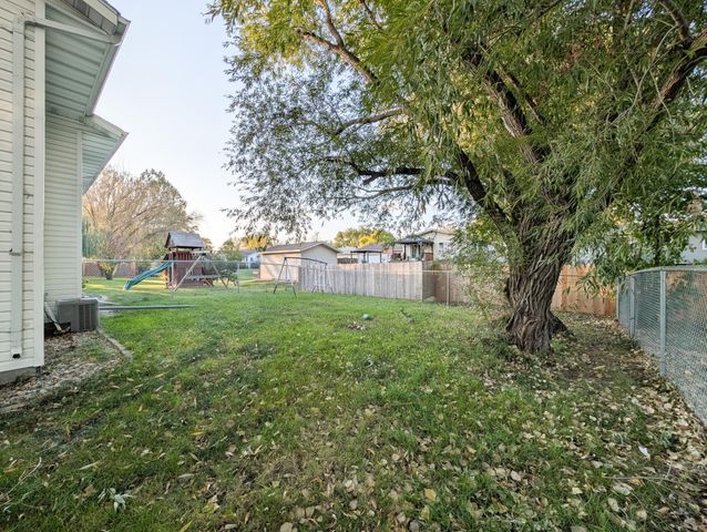 830 12th Avenue W, West Fargo, ND 58078