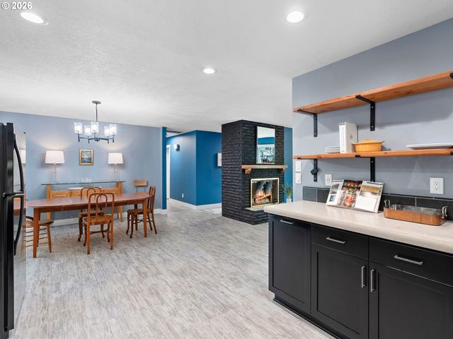7470 Sw HILLCREST Pl, Beaverton, OR 97008