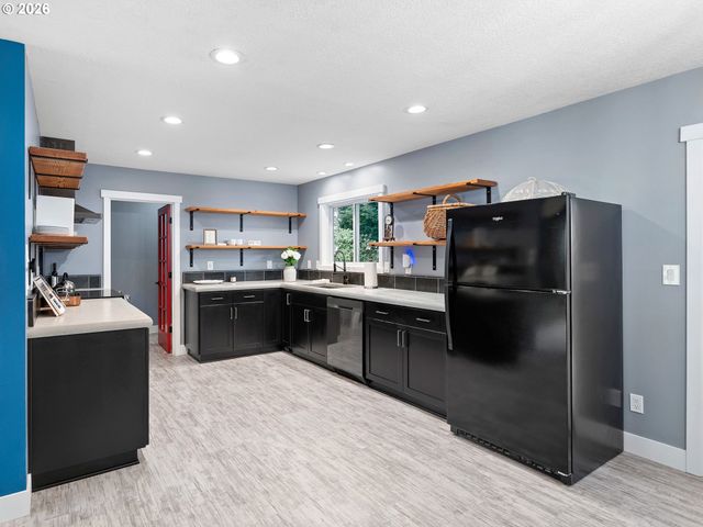 7470 Sw HILLCREST Pl, Beaverton, OR 97008