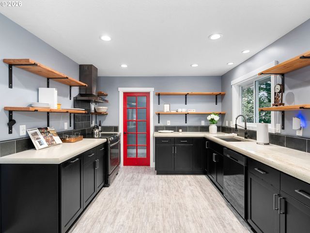 7470 Sw HILLCREST Pl, Beaverton, OR 97008