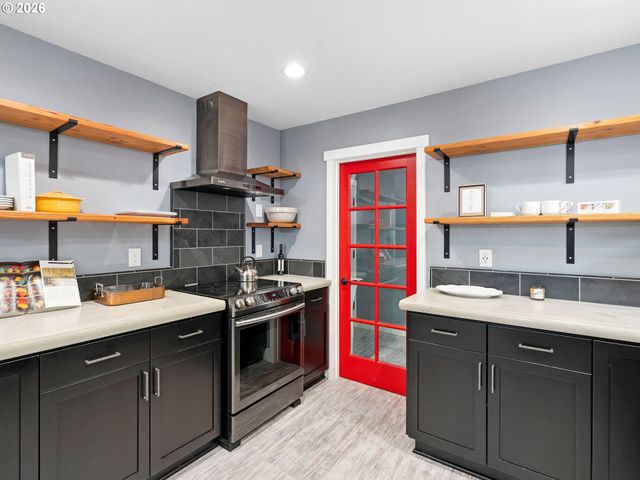 7470 Sw HILLCREST Pl, Beaverton, OR 97008