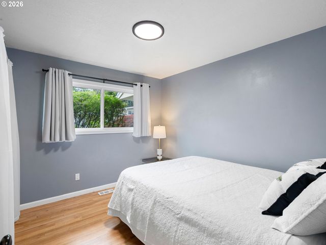7470 Sw HILLCREST Pl, Beaverton, OR 97008
