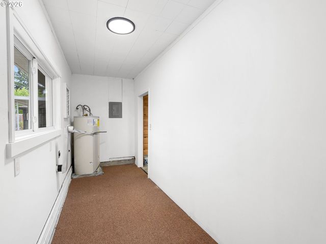 7470 Sw HILLCREST Pl, Beaverton, OR 97008