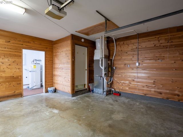 7470 Sw HILLCREST Pl, Beaverton, OR 97008