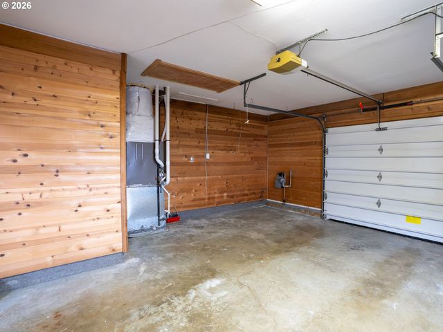 7470 Sw HILLCREST Pl, Beaverton, OR 97008