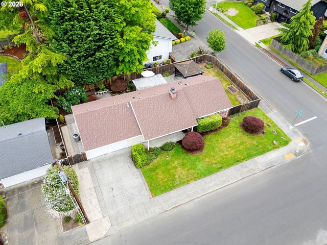 7470 Sw HILLCREST Pl, Beaverton, OR 97008