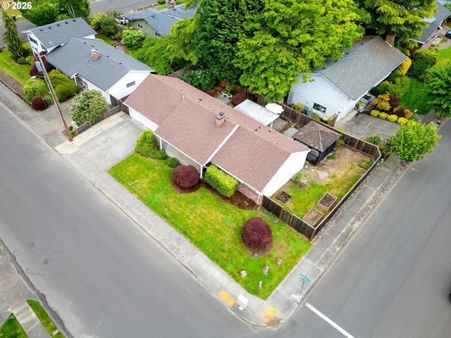 7470 Sw HILLCREST Pl, Beaverton, OR 97008