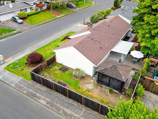 7470 Sw HILLCREST Pl, Beaverton, OR 97008