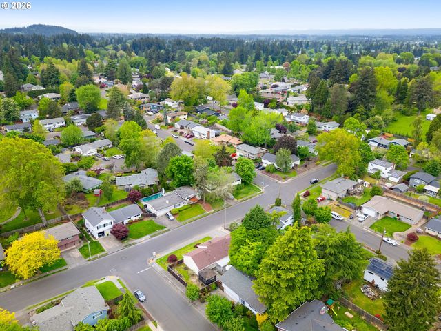 7470 Sw HILLCREST Pl, Beaverton, OR 97008