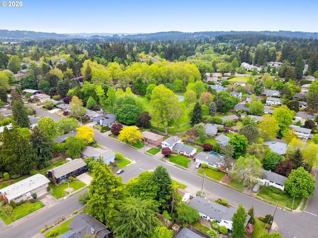 7470 Sw HILLCREST Pl, Beaverton, OR 97008