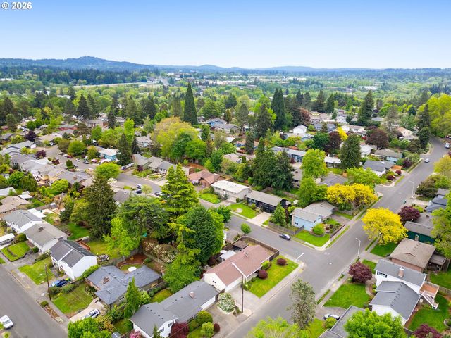 7470 Sw HILLCREST Pl, Beaverton, OR 97008