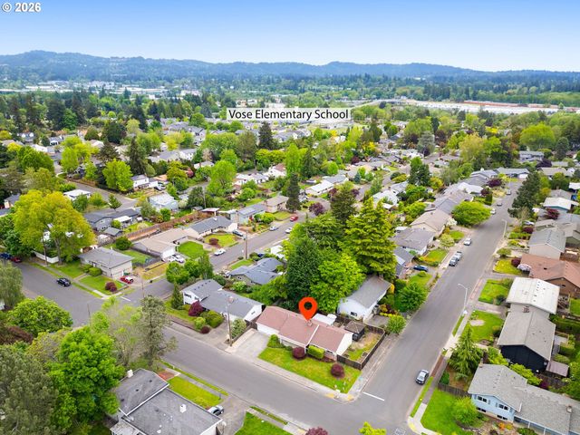 7470 Sw HILLCREST Pl, Beaverton, OR 97008