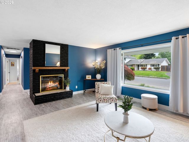 7470 Sw HILLCREST Pl, Beaverton, OR 97008