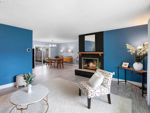 7470 Sw HILLCREST Pl, Beaverton, OR 97008
