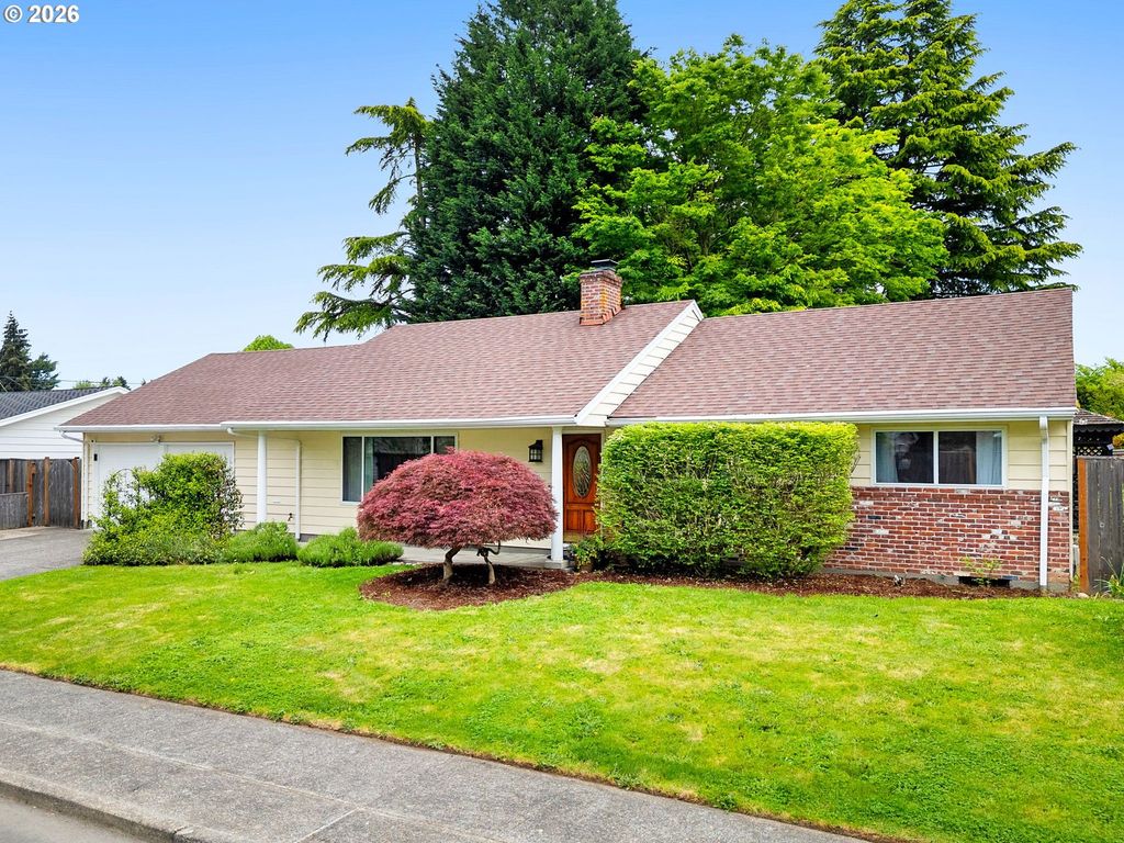 7470 Sw HILLCREST Pl, Beaverton, OR 97008