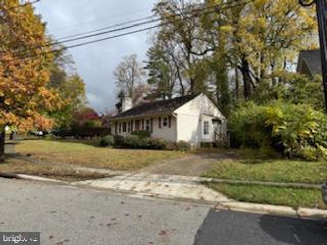 8917 SENECA LN, Bethesda, MD 20817