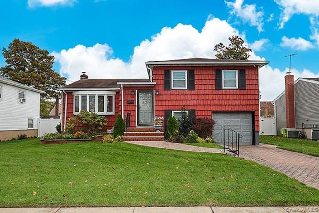 64 Conlon Road, Roosevelt, NY 11575