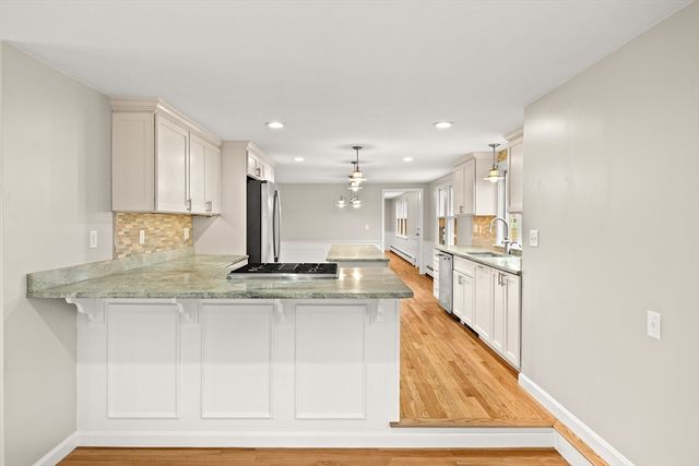 90 Guildford Rd, Barnstable, MA 02632