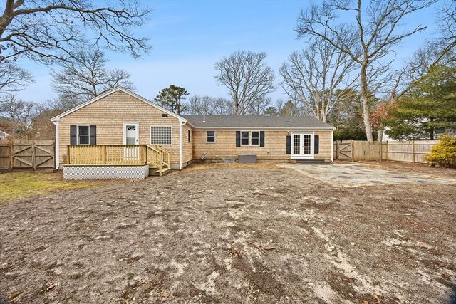 90 Guildford Rd, Barnstable, MA 02632