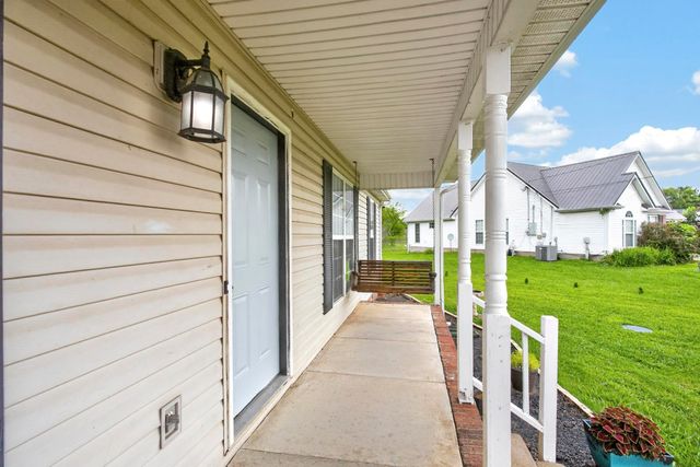 110 W McCoury Ln, Murfreesboro, TN 37130