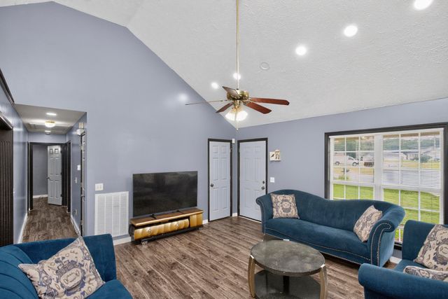 110 W McCoury Ln, Murfreesboro, TN 37130