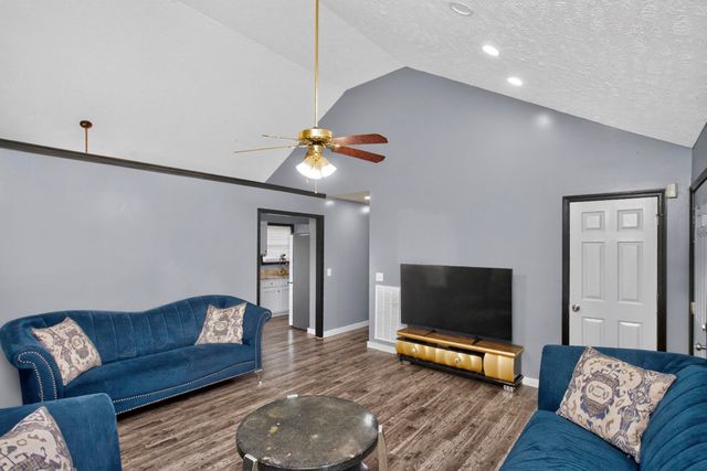 110 W McCoury Ln, Murfreesboro, TN 37130