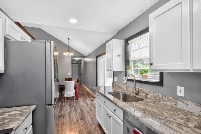 110 W McCoury Ln, Murfreesboro, TN 37130