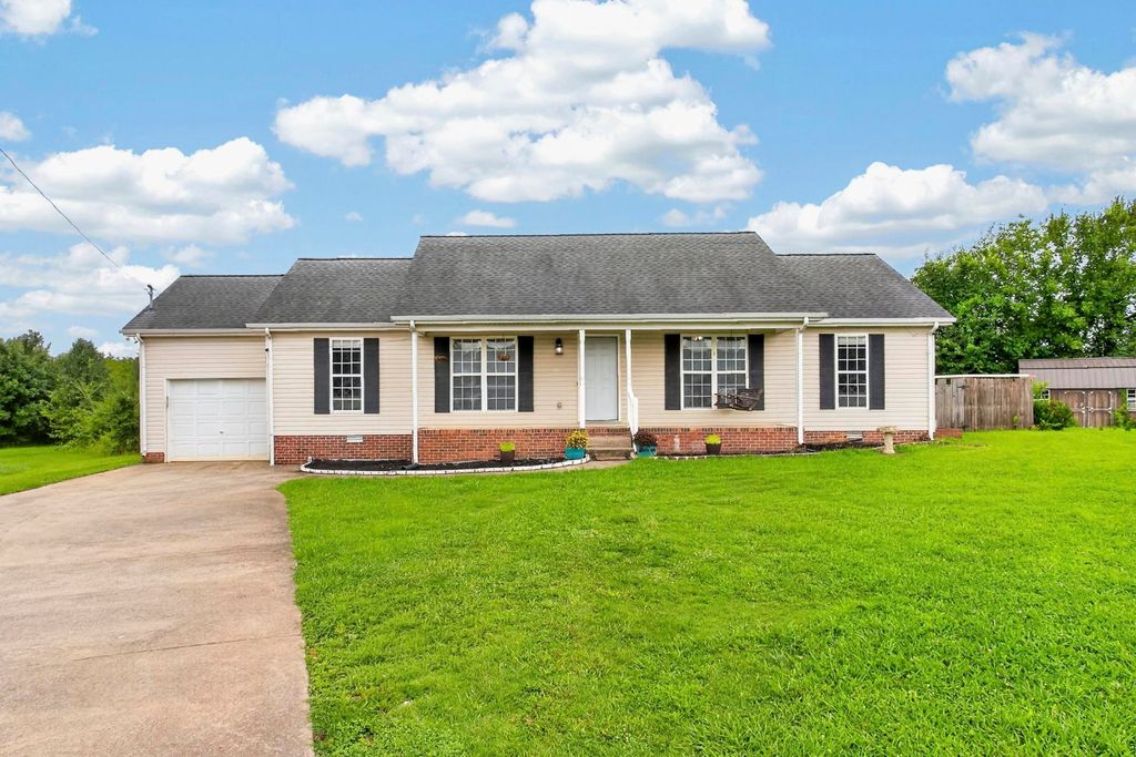 110 W McCoury Ln, Murfreesboro, TN 37130