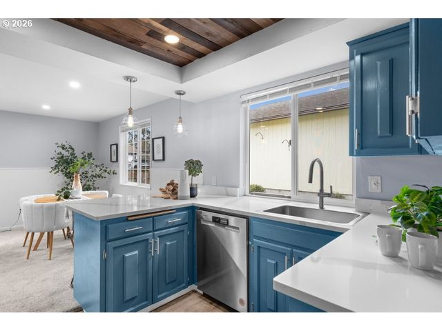 12170 Sw SPRING Ct, Portland, OR 97225