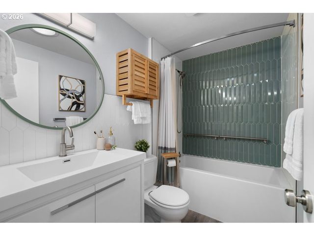 12170 Sw SPRING Ct, Portland, OR 97225