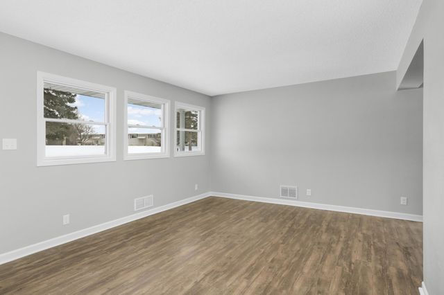 11901 Vintage Street NW, Coon Rapids, MN 55433