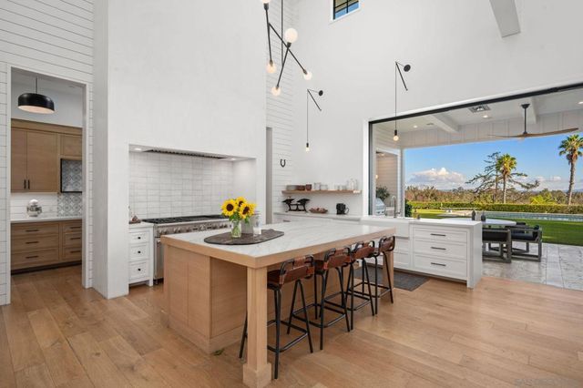 15550 El Camino Real, Rancho Santa Fe, CA 92067