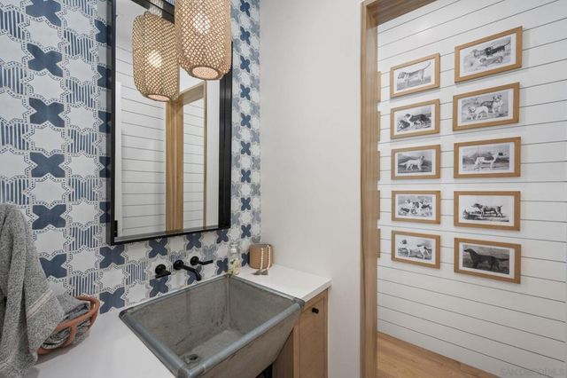 15550 El Camino Real, Rancho Santa Fe, CA 92067