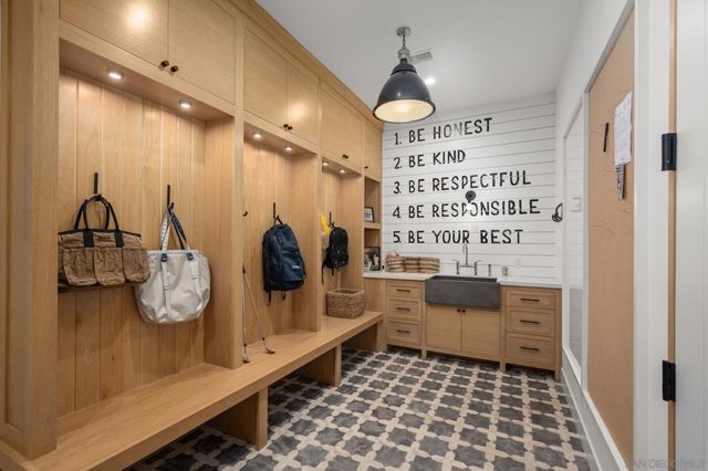 15550 El Camino Real, Rancho Santa Fe, CA 92067