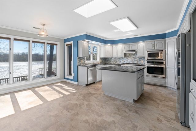 8 Riverwood Place, Maumelle, AR 72113