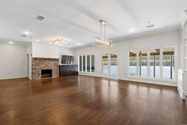 8 Riverwood Place, Maumelle, AR 72113