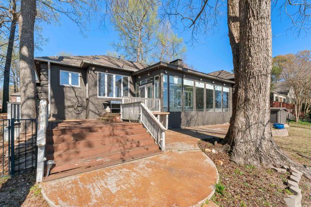 8 Riverwood Place, Maumelle, AR 72113