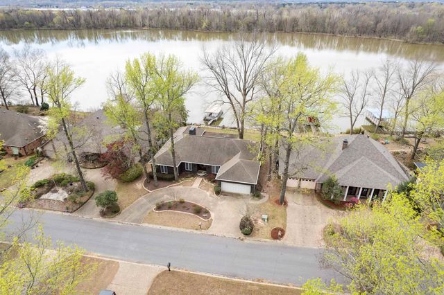 8 Riverwood Place, Maumelle, AR 72113