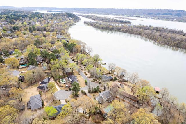 8 Riverwood Place, Maumelle, AR 72113