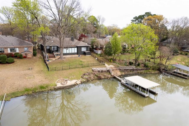 8 Riverwood Place, Maumelle, AR 72113